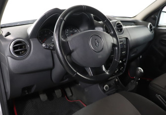 Подержанный автомобиль Renault Duster 2014 года (13 фото)