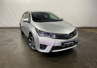 Подержанный автомобиль Toyota Corolla Sedan 2013 года (3 фото)