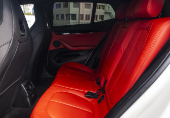 Подержанный автомобиль BMW X2 2021 года (18 фото)