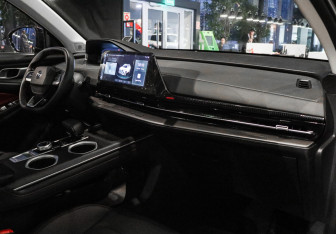 Подержанный автомобиль Changan UNI-S 2024 года (7 фото)