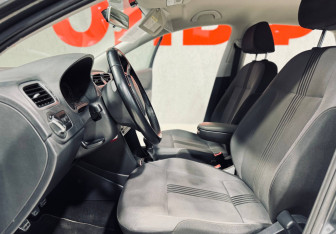 Подержанный автомобиль Volkswagen Polo Sedan 2016 года (14 фото)