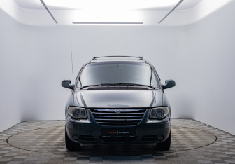 Подержанный автомобиль Chrysler Town & Country 2006 года (2 фото)
