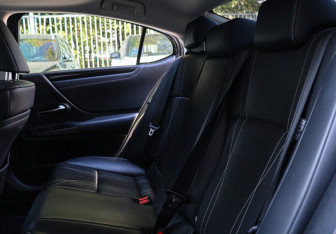Подержанный автомобиль Lexus ES 2019 года (8 фото)