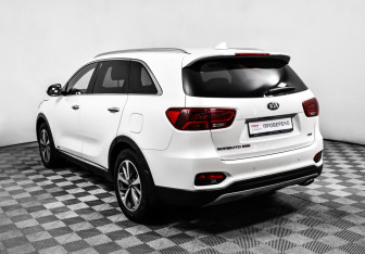 Подержанный автомобиль Kia Sorento 2019 года (7 фото)