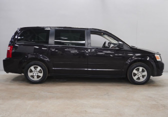 Подержанный автомобиль Dodge Caravan 2010 года (4 фото)