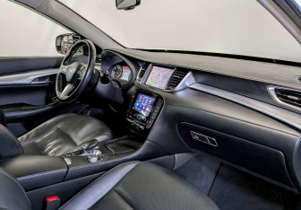Подержанный автомобиль Infiniti QX50 2018 года (11 фото)