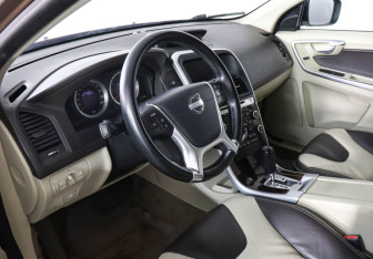 Подержанный автомобиль Volvo XC60 2010 года (9 фото)