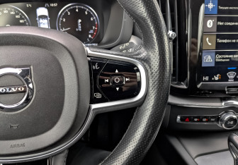 Подержанный автомобиль Volvo XC60 2018 года (24 фото)