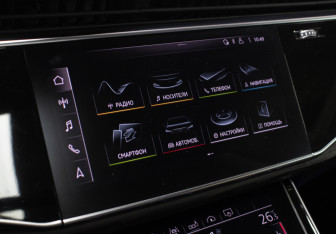 Подержанный автомобиль Audi Q8 2019 года (20 фото)