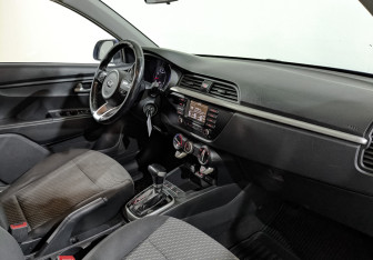 Подержанный автомобиль Kia Rio Hatchback 2019 года (11 фото)