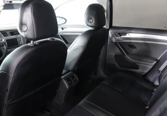 Подержанный автомобиль Volkswagen Golf Hatchback 2014 года (12 фото)