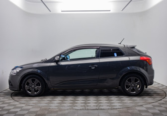 Подержанный автомобиль Kia Ceed Hatchback 2011 года (2 фото)