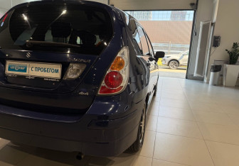 Подержанный автомобиль Suzuki Liana Wagon 2007 года (7 фото)