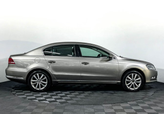 Подержанный автомобиль Volkswagen Passat Sedan 2012 года (4 фото)