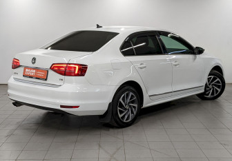 Подержанный автомобиль Volkswagen Jetta Sedan 2017 года (5 фото)