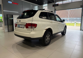Подержанный автомобиль SsangYong Kyron 2010 года (4 фото)