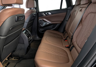 Подержанный автомобиль BMW X6 2020 года (18 фото)