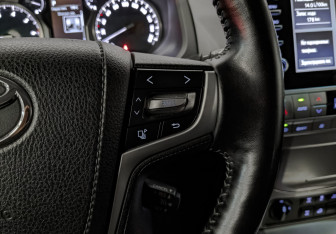 Подержанный автомобиль Toyota Land Cruiser Prado 2021 года (27 фото)