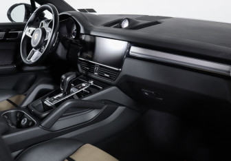 Подержанный автомобиль Porsche Cayenne 2022 года (9 фото)