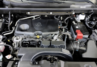 Подержанный автомобиль Toyota RAV4 2022 года (9 фото)