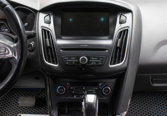 Подержанный автомобиль Ford Focus Hatchback 2017 года (15 фото)