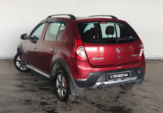 Подержанный автомобиль Renault Sandero 2011 года (7 фото)