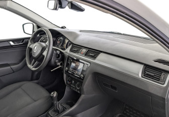 Подержанный автомобиль Skoda Rapid Liftback 2019 года (13 фото)