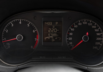 Подержанный автомобиль Volkswagen Polo Sedan 2014 года (13 фото)