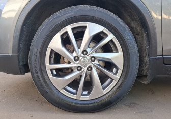 Подержанный автомобиль Nissan X-Trail 2015 года (9 фото)
