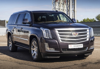 Подержанный автомобиль Cadillac Escalade Suv 2016 года (3 фото)