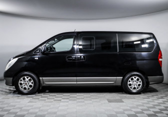 Подержанный автомобиль Hyundai H-1 2010 года (8 фото)