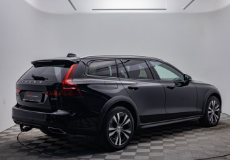 Подержанный автомобиль Volvo V60 Cross Country 2019 года (5 фото)