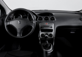 Подержанный автомобиль Peugeot 308 Hatchback 2010 года (12 фото)