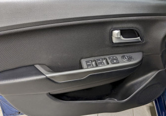 Подержанный автомобиль Kia Rio Sedan 2015 года (11 фото)