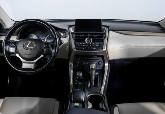 Подержанный автомобиль Lexus NX 2015 года (12 фото)