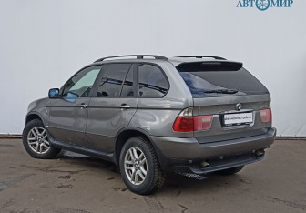 Подержанный автомобиль BMW X5 2003 года (7 фото)