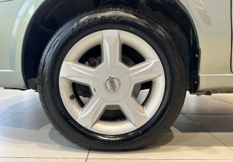 Подержанный автомобиль Nissan Almera Classic 2006 года (18 фото)