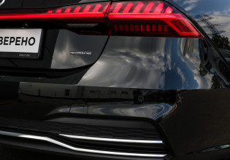 Подержанный автомобиль Audi A7 2019 года (25 фото)