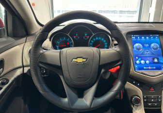 Подержанный автомобиль Chevrolet Cruze Sedan 2011 года (14 фото)