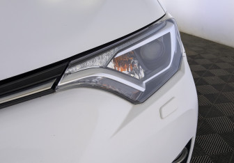 Подержанный автомобиль Toyota RAV4 2019 года (11 фото)