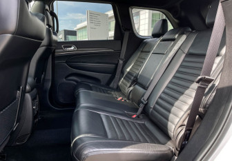 Подержанный автомобиль Jeep Grand Cherokee 2021 года (10 фото)