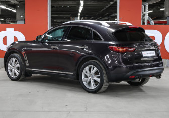 Подержанный автомобиль Infiniti FX 2012 года (7 фото)