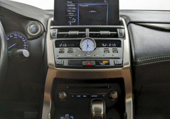 Подержанный автомобиль Lexus NX 2018 года (24 фото)