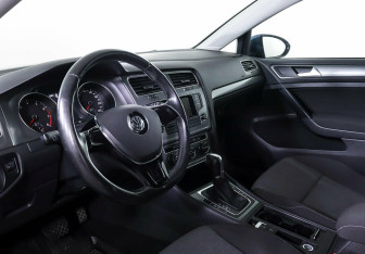 Подержанный автомобиль Volkswagen Golf Hatchback 2013 года (11 фото)