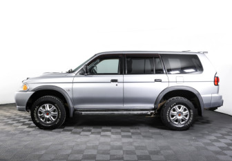 Подержанный автомобиль Mitsubishi Pajero Sport 2008 года (8 фото)