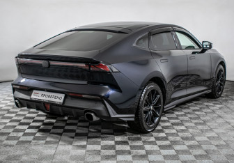 Подержанный автомобиль Changan UNI-V 2022 года (5 фото)