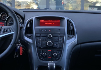 Подержанный автомобиль Opel Astra Hatchback 2014 года (11 фото)