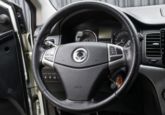 Подержанный автомобиль SsangYong Actyon 2011 года (16 фото)