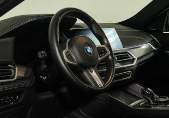 Подержанный автомобиль BMW X6 2019 года (11 фото)