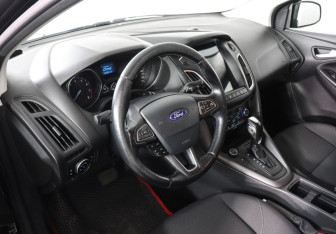 Подержанный автомобиль Ford Focus Hatchback 2018 года (9 фото)